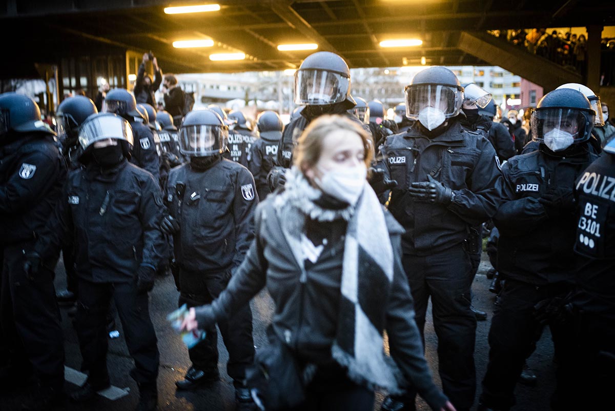 Demonstration gegen die Aufhebung des Mietendeckels: Array