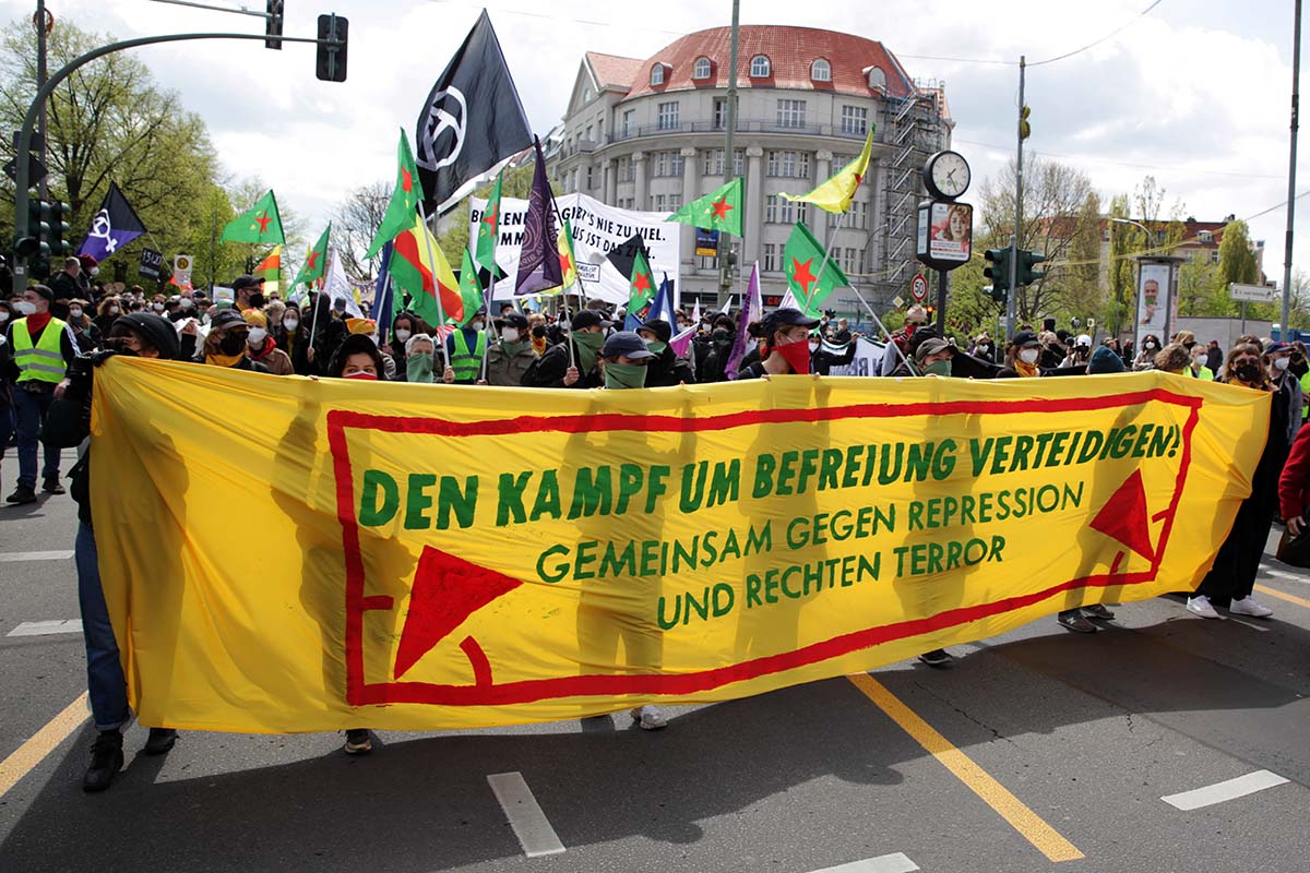 Ihr seid keine Sicherheit – Gemeinsam gegen Rassismus in Polizei und Sicherheitsbehörden! Berlin 8.5.2021: Array