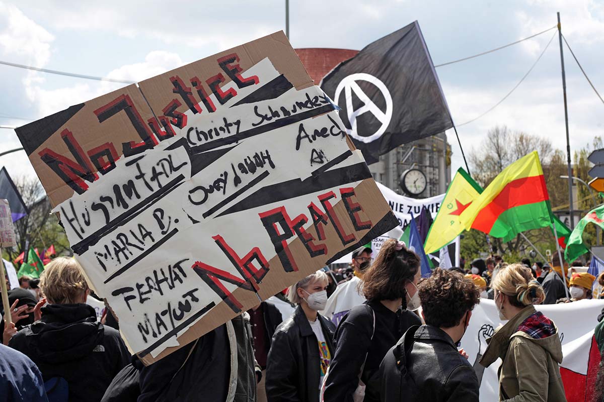 Ihr seid keine Sicherheit – Gemeinsam gegen Rassismus in Polizei und Sicherheitsbehörden! Berlin 8.5.2021: Array