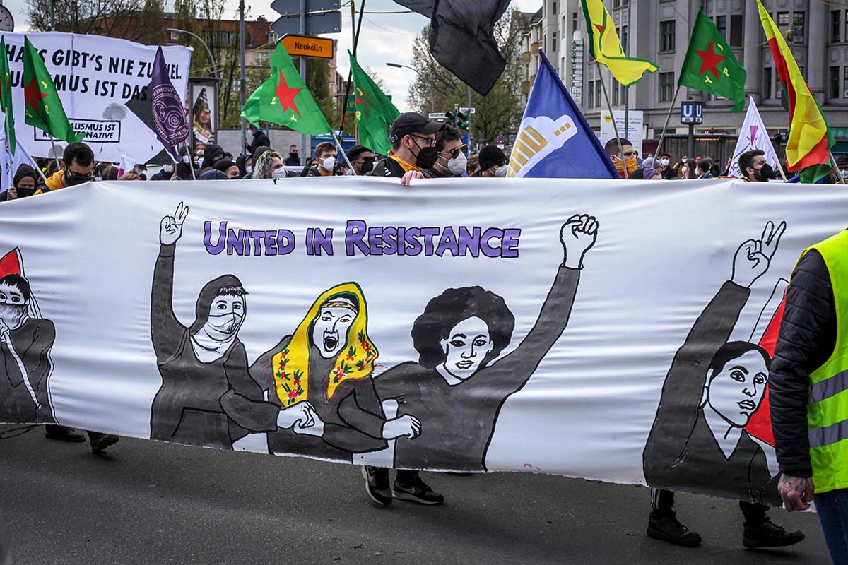 Ihr seid keine Sicherheit – Gemeinsam gegen Rassismus in Polizei und Sicherheitsbehörden! Berlin 8.5.2021: Array