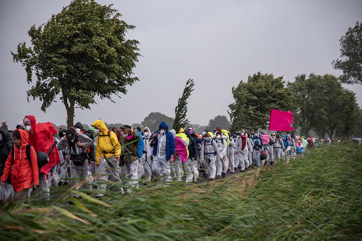 Ende Gelände 2021 in Brunsbüttel - Pinker Finger: Array