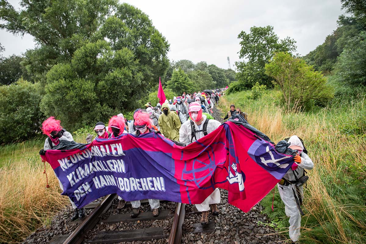 Ende Gelände 2021 in Brunsbüttel - Pinker Finger: Array