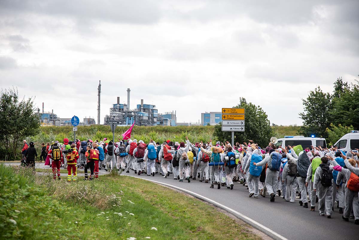 Ende Gelände 2021 in Brunsbüttel - Pinker Finger: Array