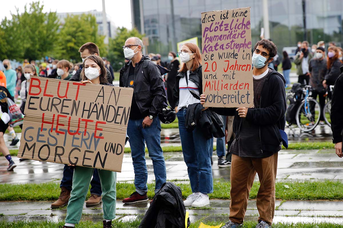 Afghanistan: Verantwortung übernehmen – Aufnahme Jetzt!  Evacuate Now! Berlin 22. August 2021: Array