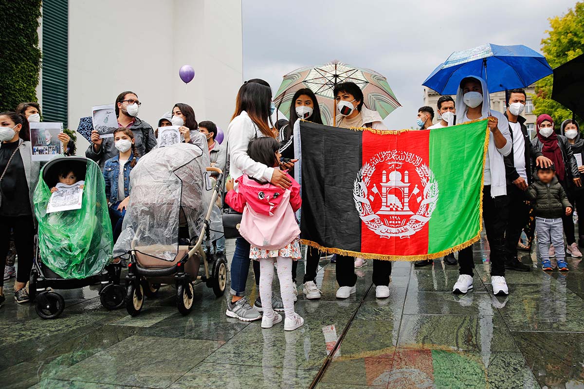 Afghanistan: Verantwortung übernehmen – Aufnahme Jetzt!  Evacuate Now! Berlin 22. August 2021: Array