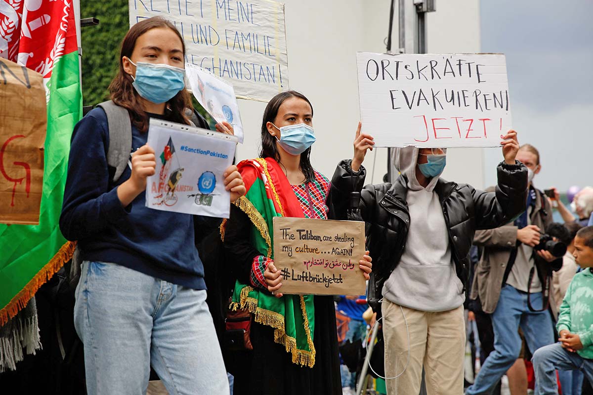 Afghanistan: Verantwortung übernehmen – Aufnahme Jetzt!  Evacuate Now! Berlin 22. August 2021: Array