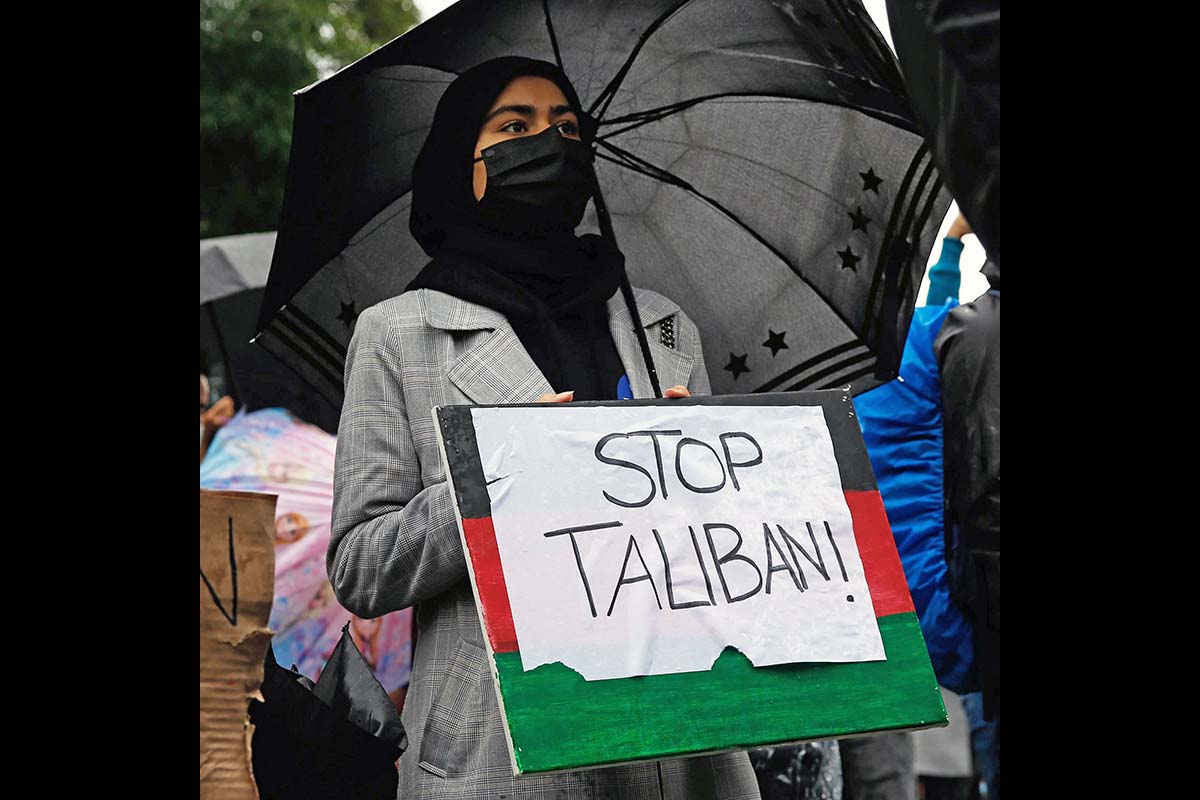 Afghanistan: Verantwortung übernehmen – Aufnahme Jetzt!  Evacuate Now! Berlin 22. August 2021: Array