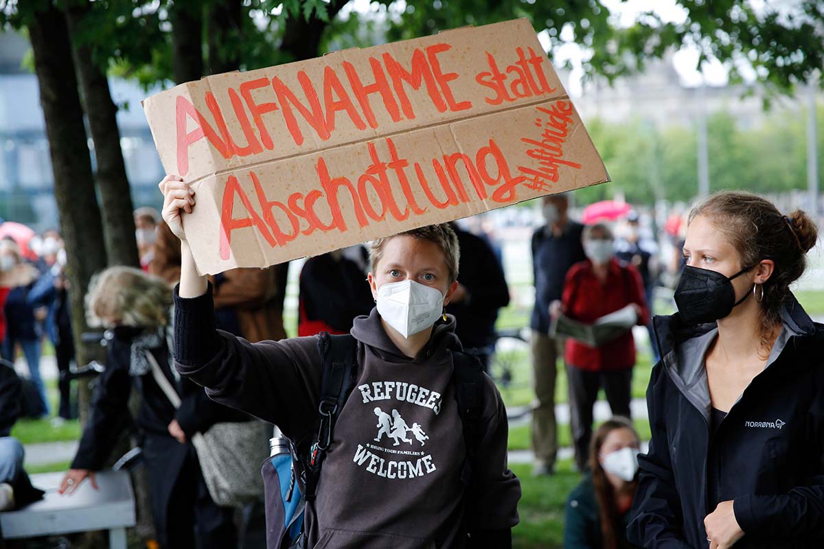 Afghanistan: Verantwortung übernehmen – Aufnahme Jetzt!  Evacuate Now! Berlin 22. August 2021: Array