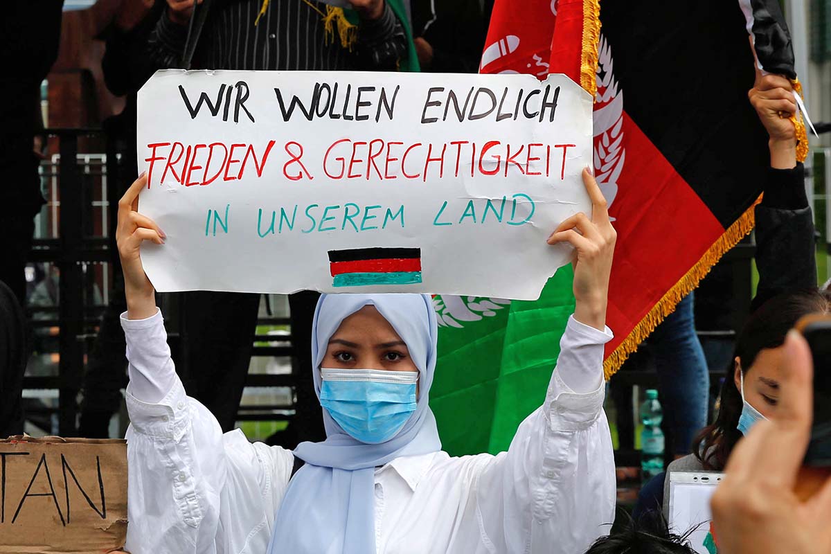 Afghanistan: Verantwortung übernehmen – Aufnahme Jetzt!  Evacuate Now! Berlin 22. August 2021: Array