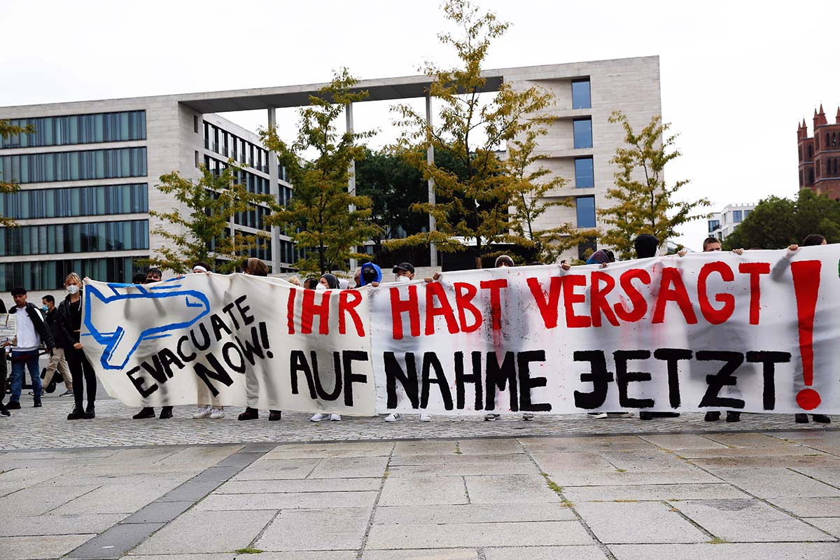 Afghanistan: Verantwortung übernehmen – Aufnahme Jetzt!  Evacuate Now! Berlin 22. August 2021: Array