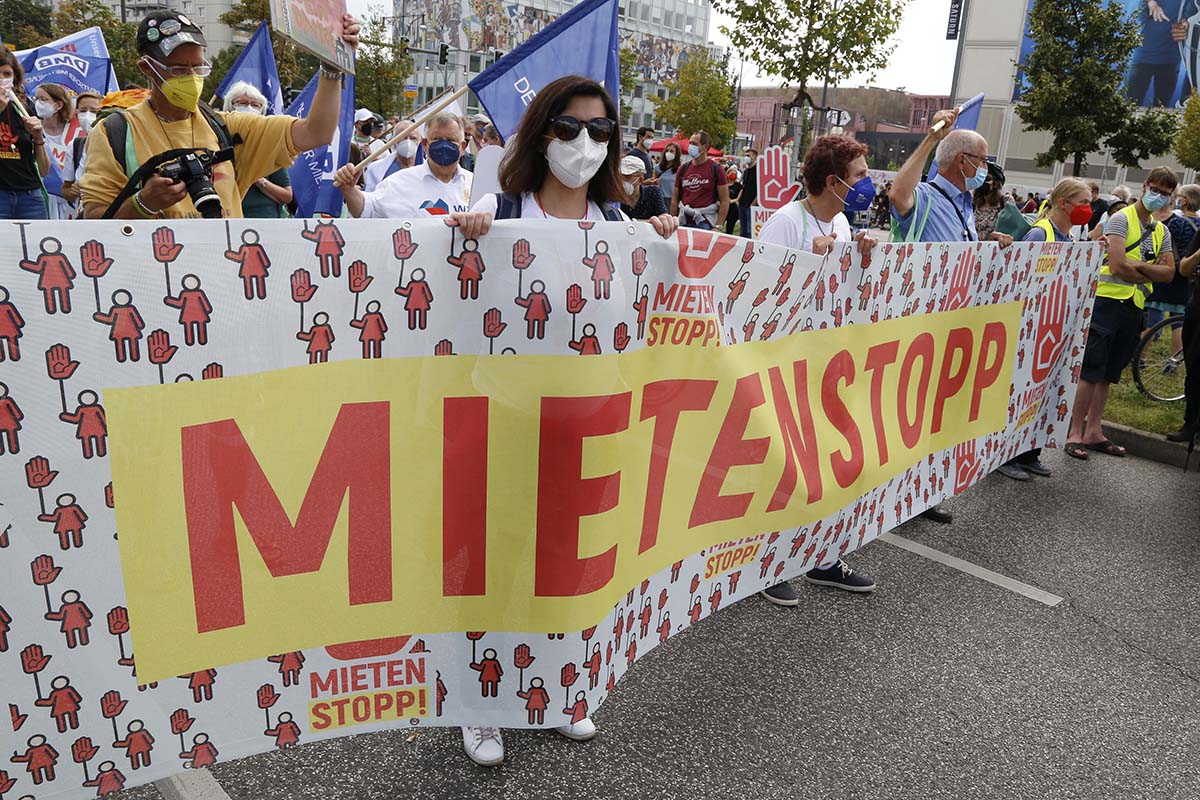 Demo gegen Mietenwahnsinn - Wohnungen für alle: Array