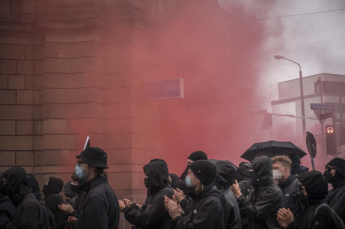 Wir sind alle LinX –  Antifaschistische Demonstration in Leipzig: Array