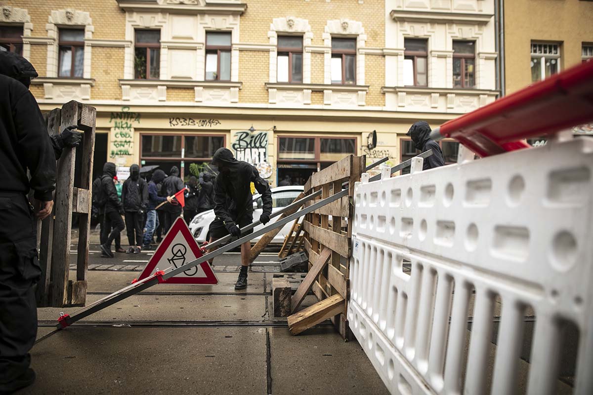 „Wir sind alle Linx“-Demo in Leipzig: Array