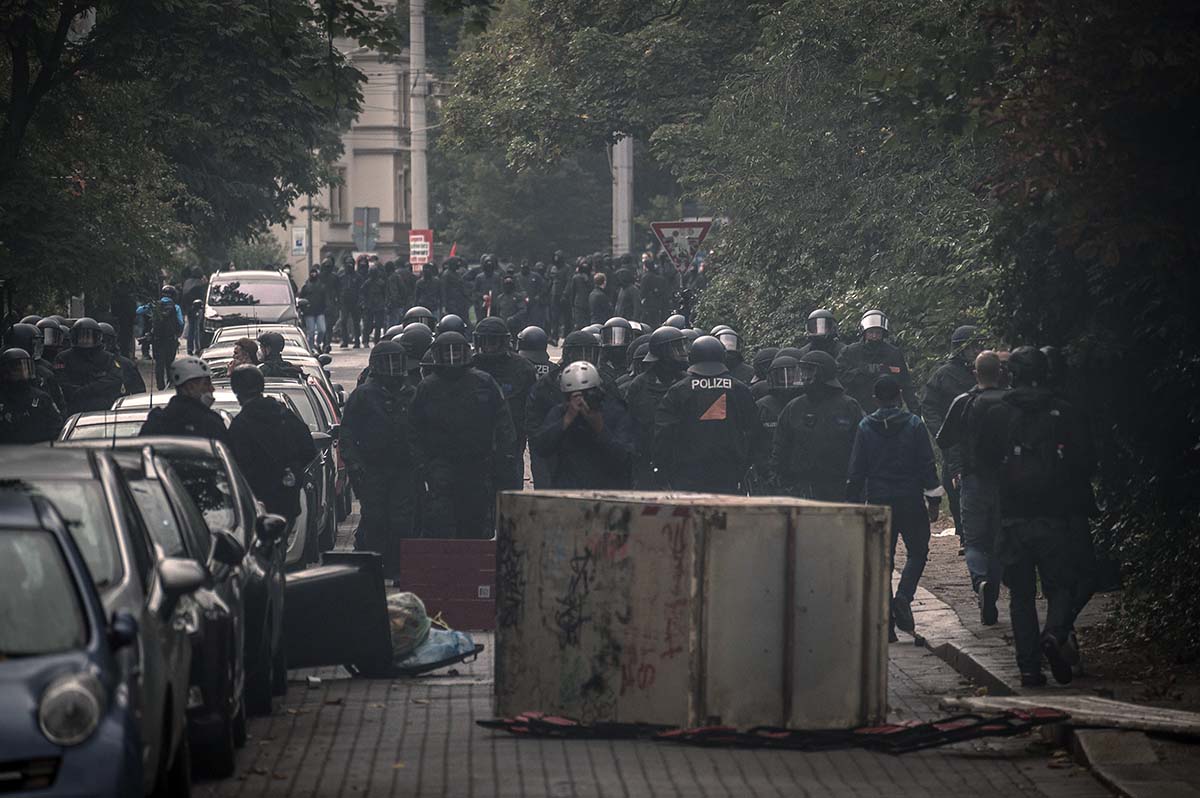Wir sind alle LinX -  Antifaschistische Demonstration in Leipzig: Array
