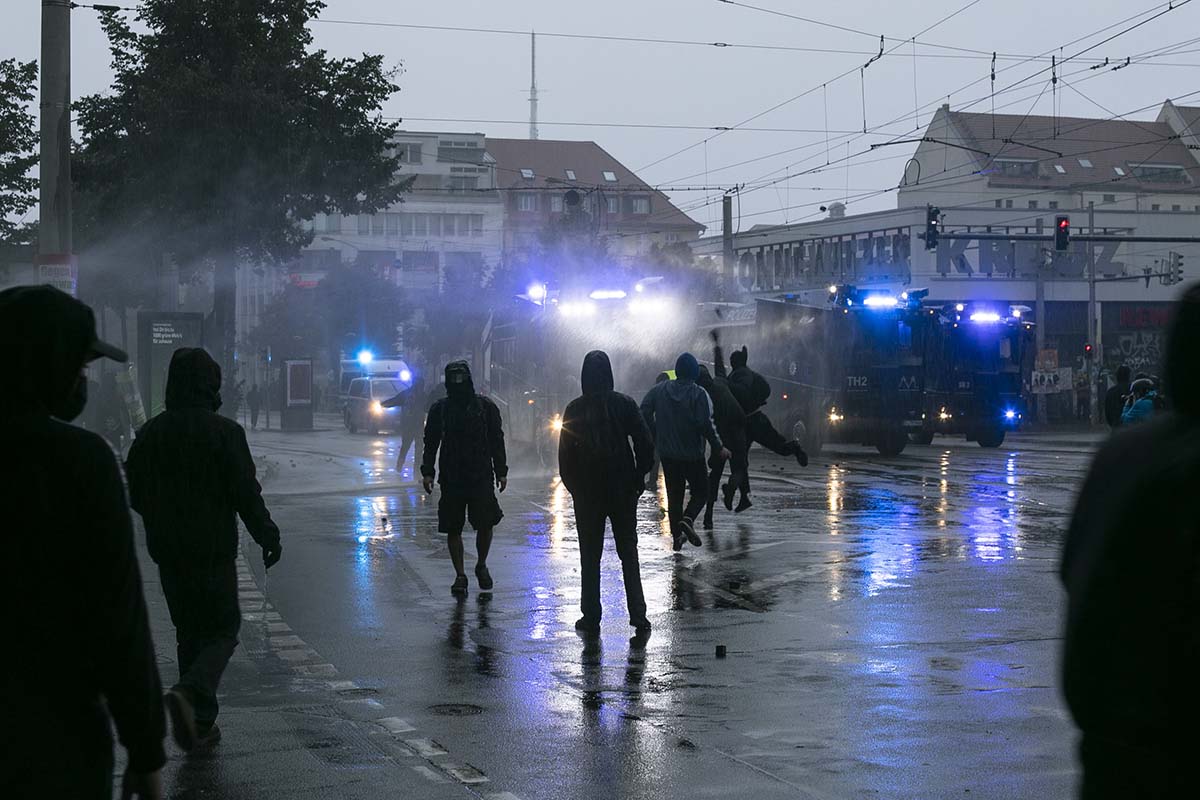 „Wir sind alle Linx“-Demo in Leipzig: Array