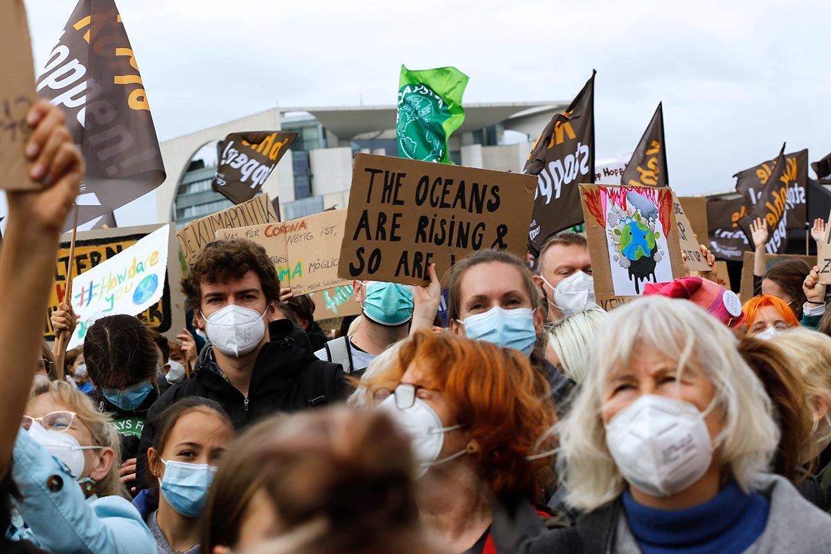 Globaler Klimastreik Berlin am 24.09.2021 #AlleFürsKlima #UprootTheSystem: Array