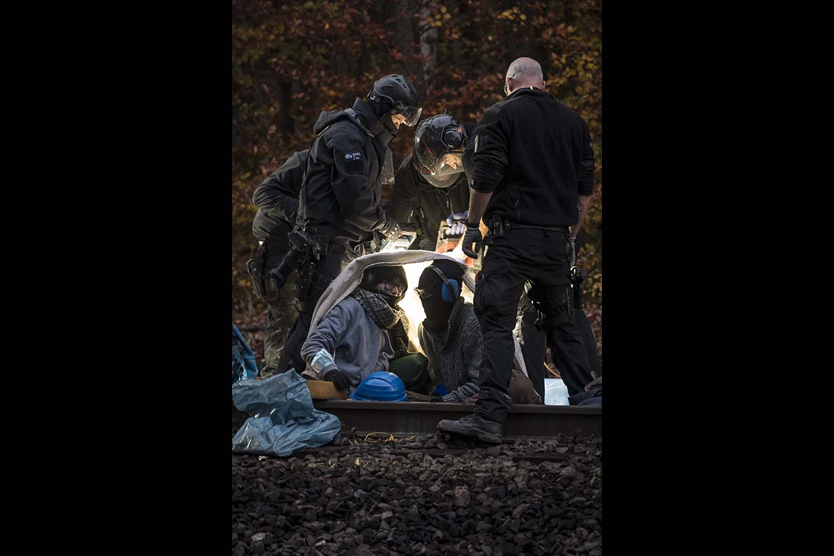 Schienenblockade des Kohlezuges am Kraftwerk Neurath: Array