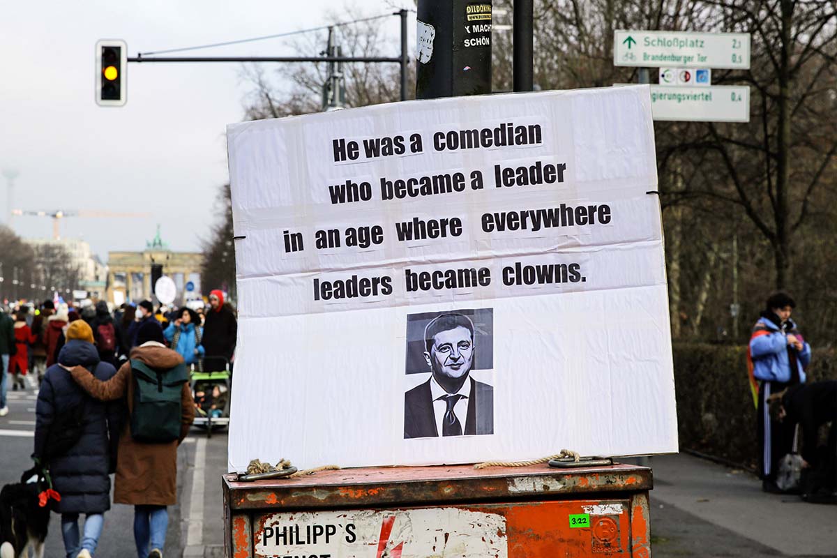 Stoppt den Krieg! Frieden für die Ukraine und ganz Europa, Berlin 27.02.2022: Array