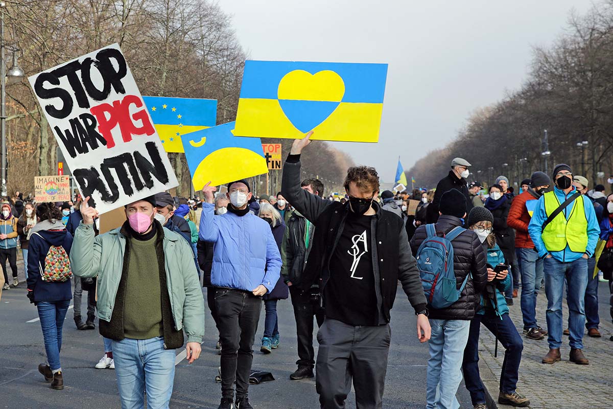 Stoppt den Krieg! Frieden für die Ukraine und ganz Europa, Berlin 27.02.2022: Array