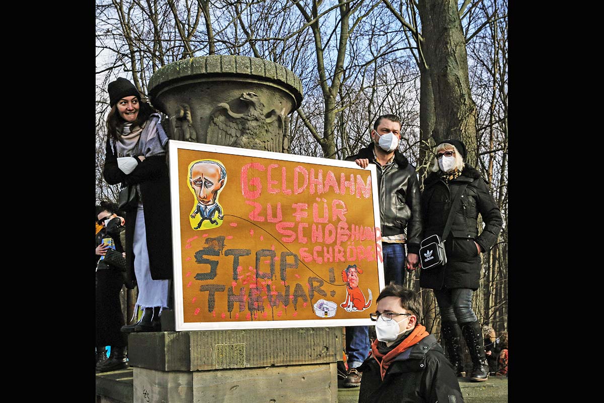 Stoppt den Krieg! Frieden für die Ukraine und ganz Europa, Berlin 27.02.2022: Array