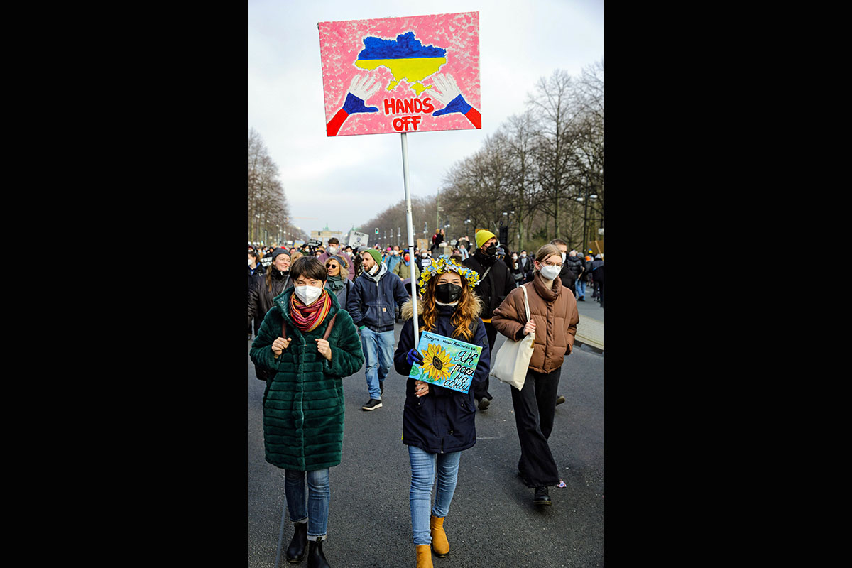 Stoppt den Krieg! Frieden für die Ukraine und ganz Europa, Berlin 27.02.2022: Array