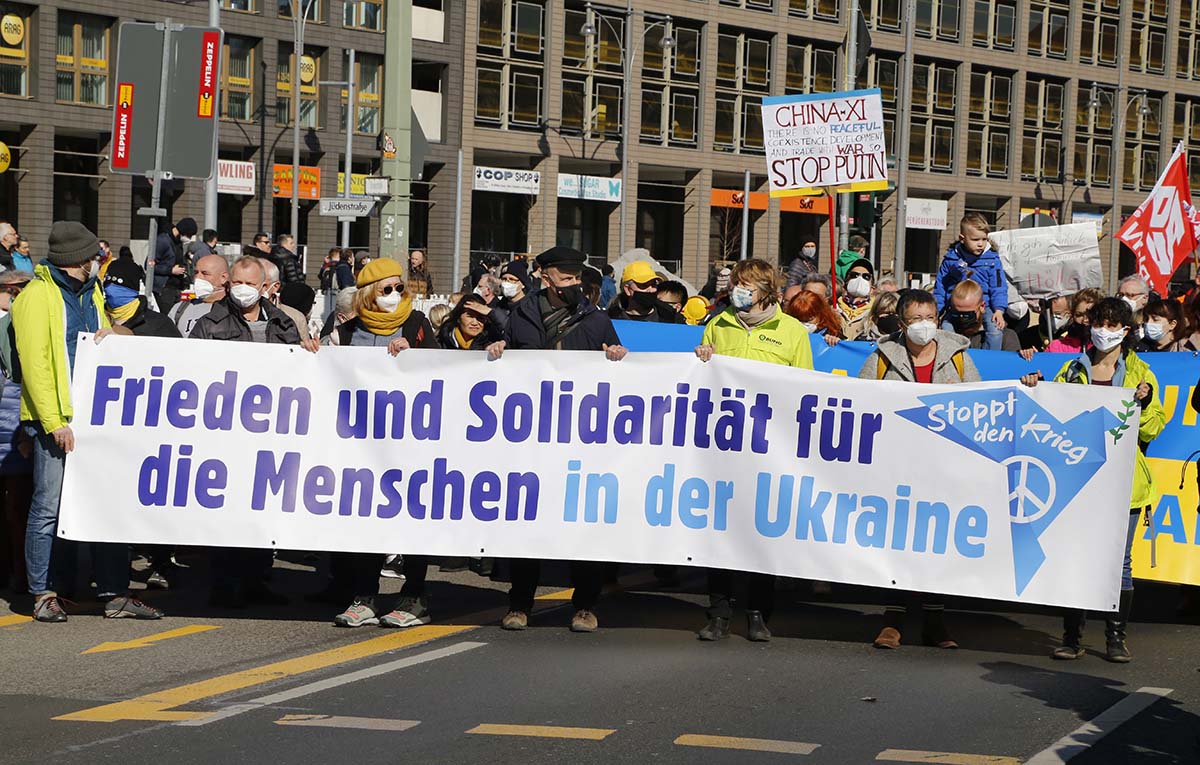 Protest gegen russischen Überfall auf die Ukraine: Array