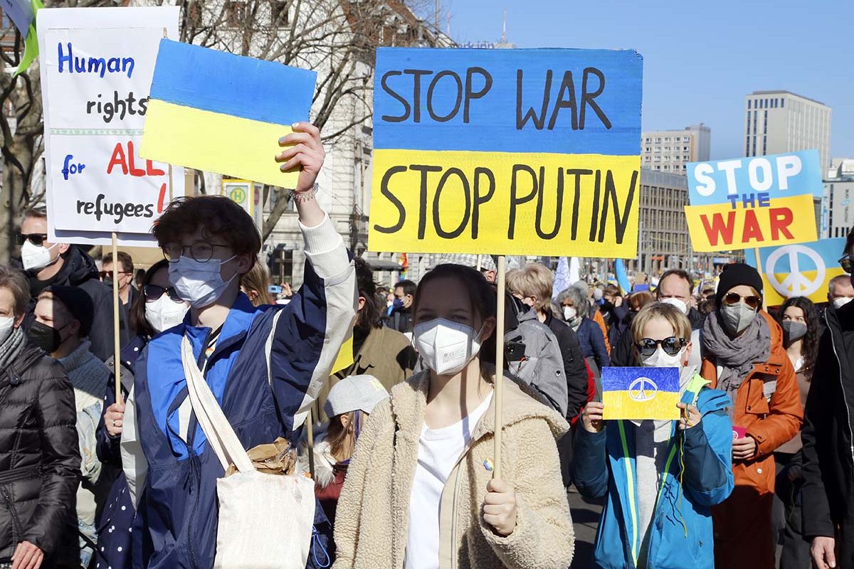 Protest gegen russischen Überfall auf die Ukraine: Array