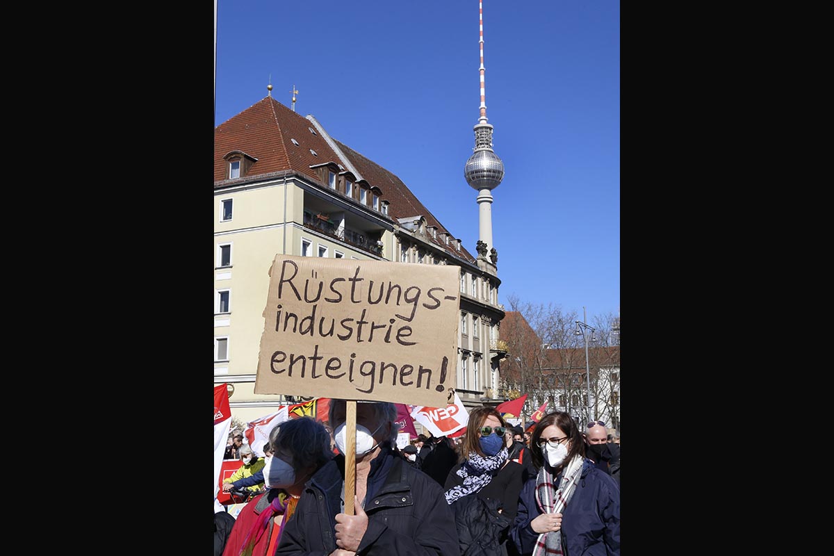 Protest gegen russischen Überfall auf die Ukraine: Array