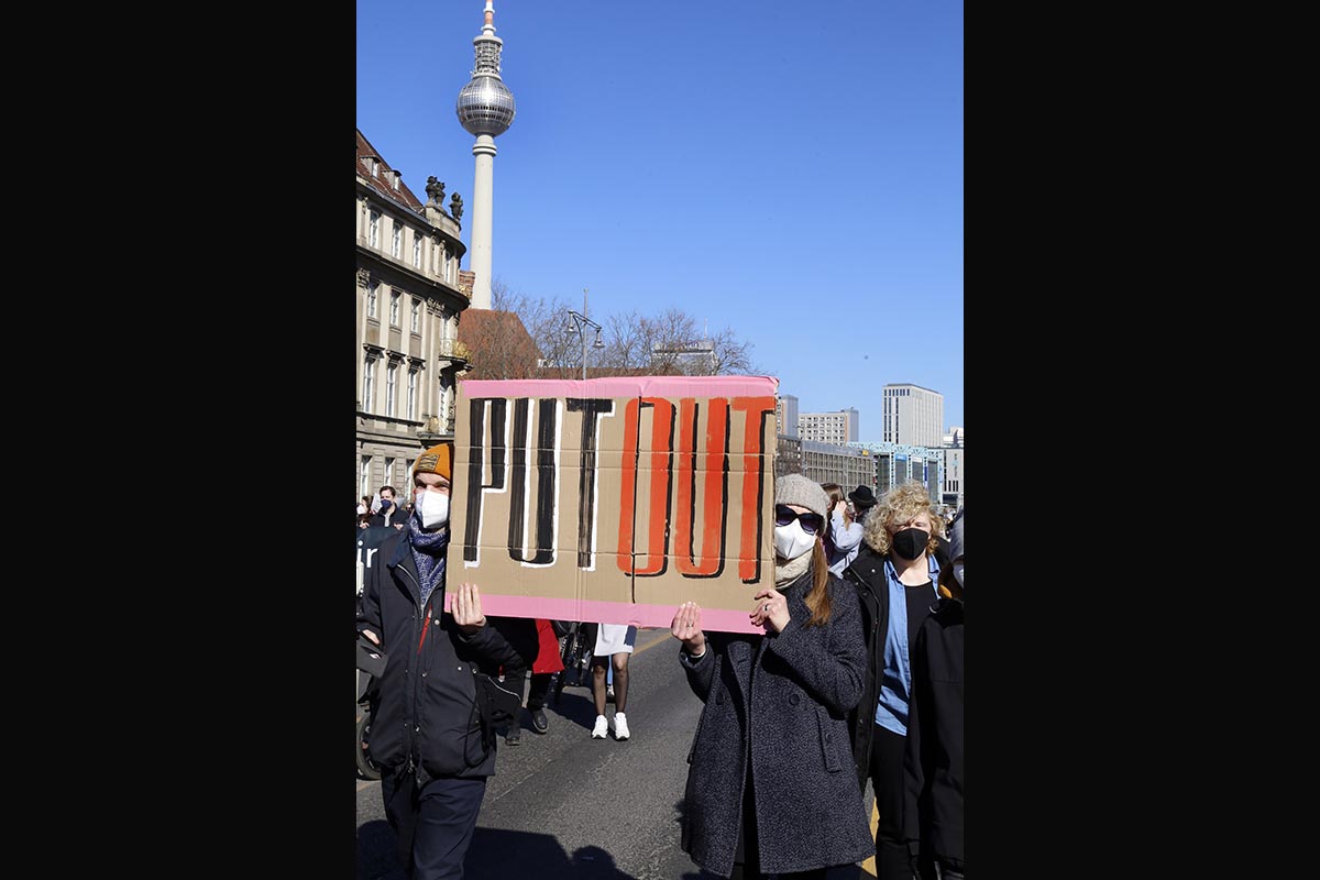 Protest gegen russischen Überfall auf die Ukraine: Array