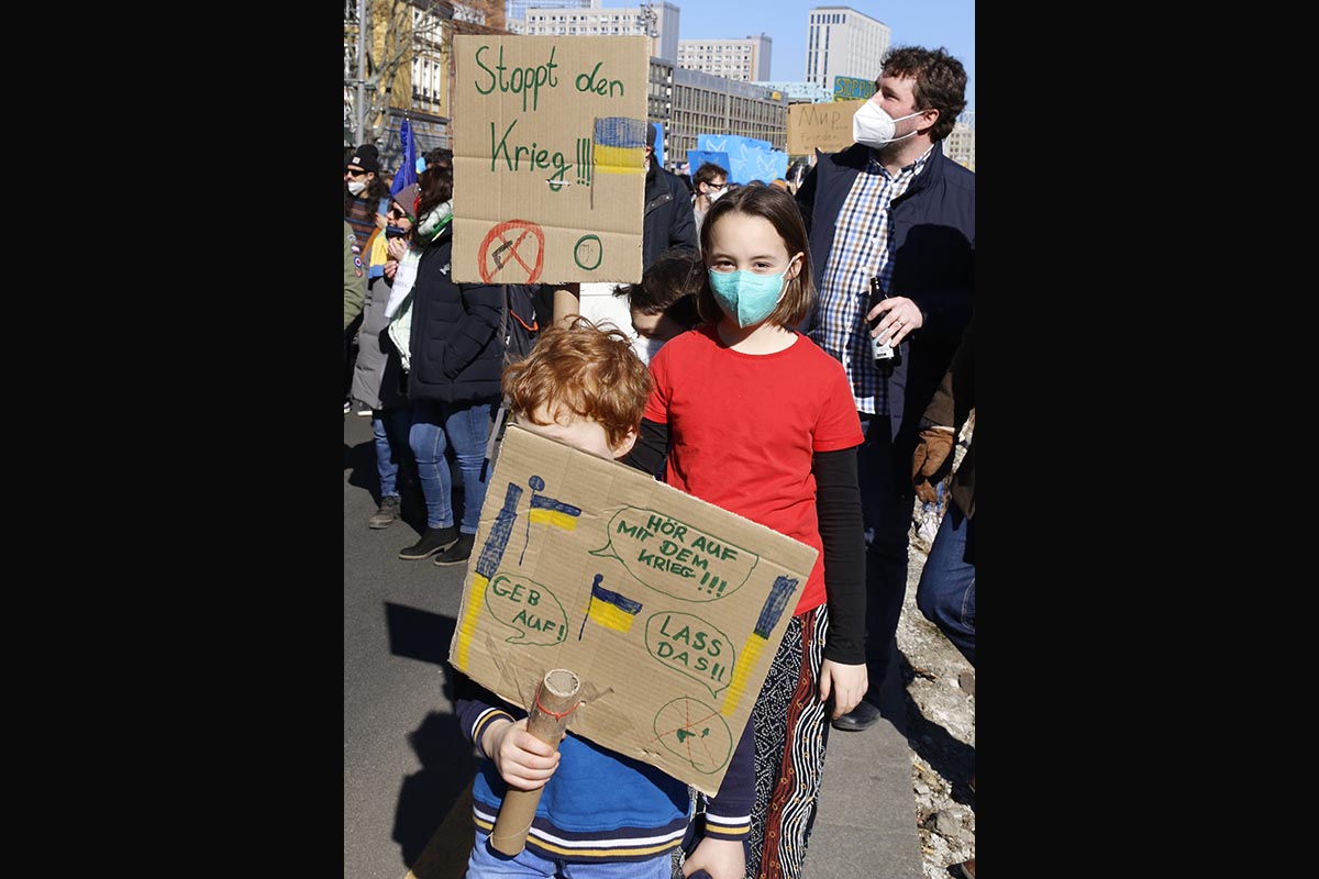 Protest gegen russischen Überfall auf die Ukraine: Array