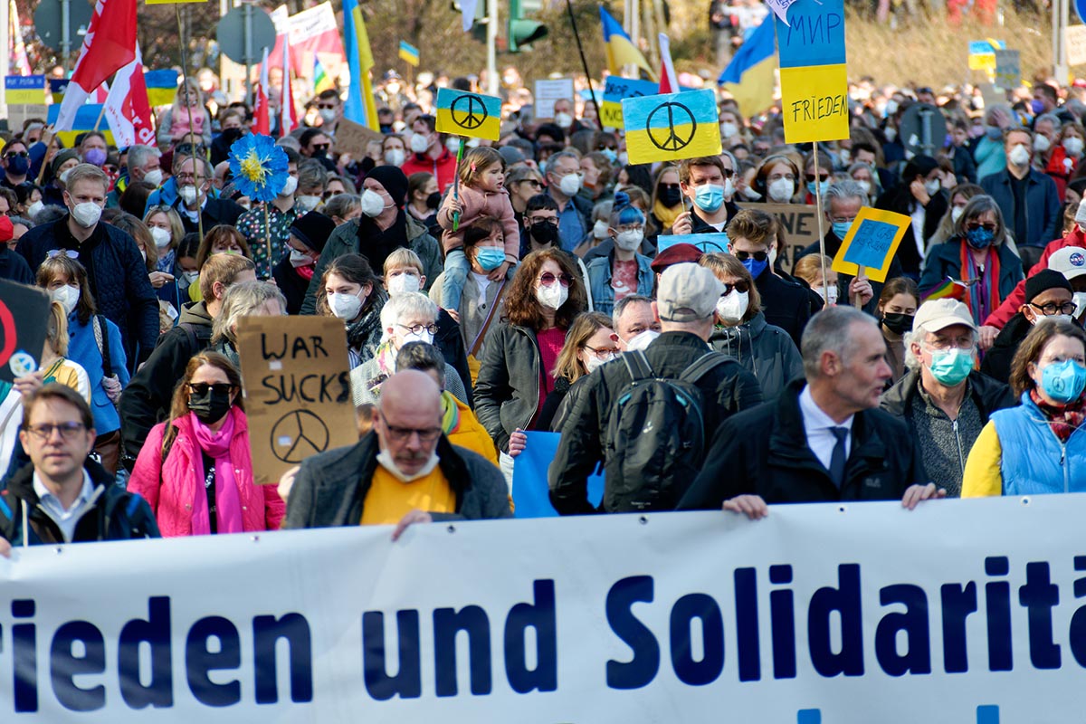 Frankfurt: Großdemo gegen den Krieg in der Ukraine: 