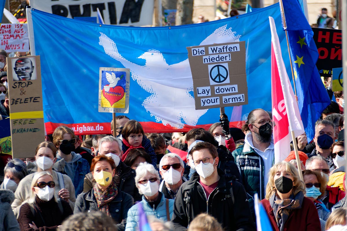 Frankfurt: Großdemo gegen den Krieg in der Ukraine: 