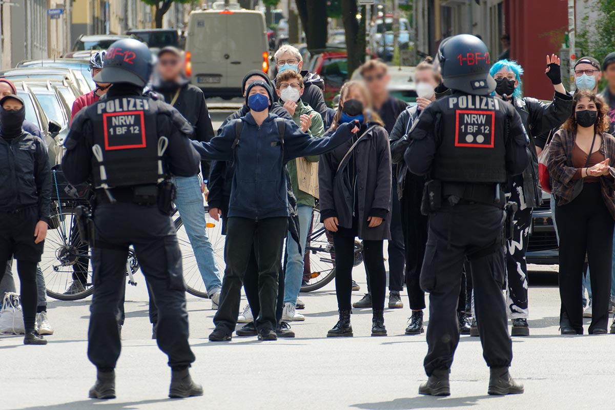 Protest gegen die NS-Demonstration in Dortmund zum 1. Mai 2022: Array
