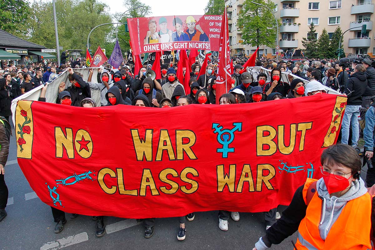 Demo 1 may Berlin: Array