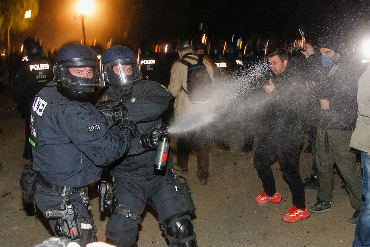 Demo 1 may Berlin: Array