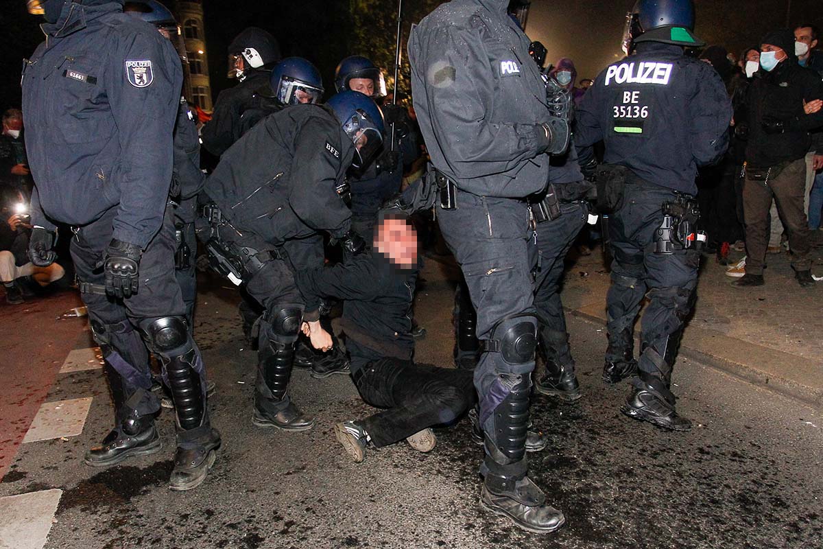 Demo 1 may Berlin: Array