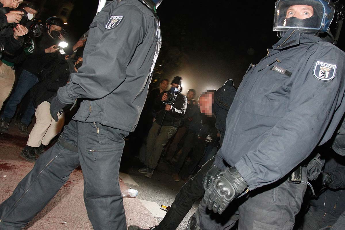 Demo 1 may Berlin: Array