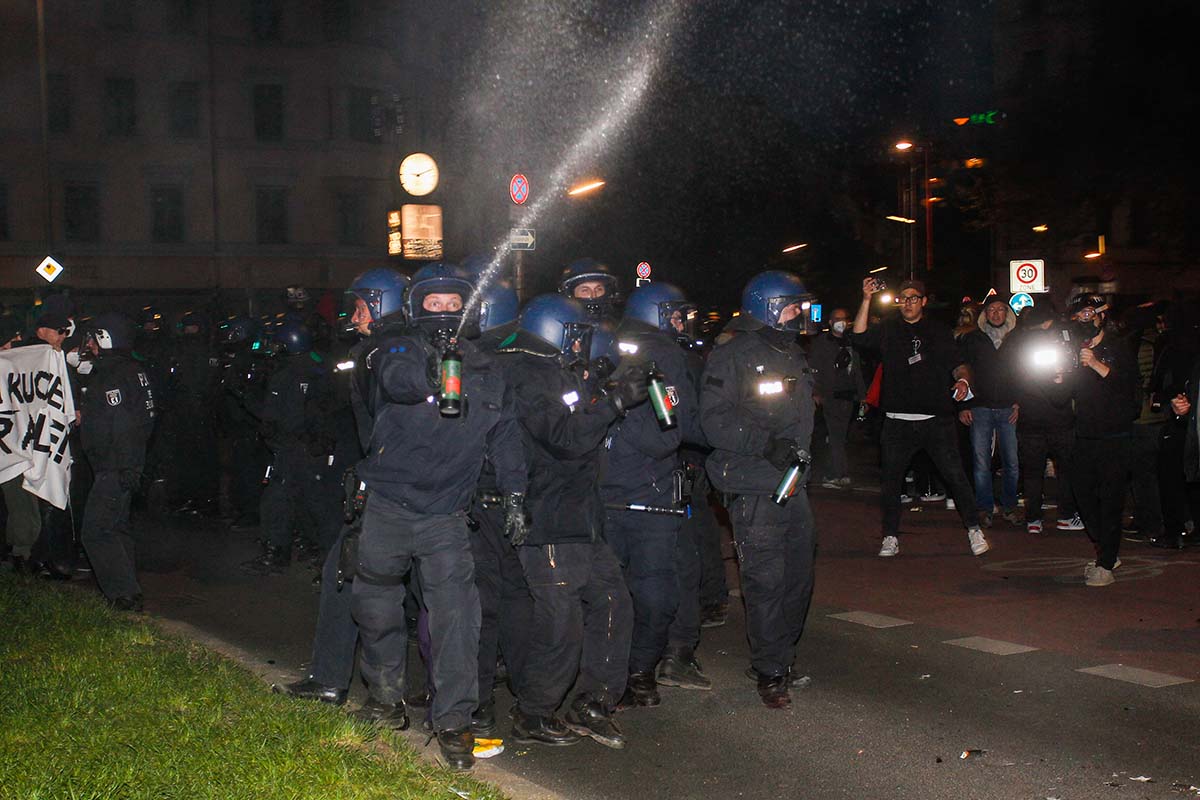 Demo 1 may Berlin: Array