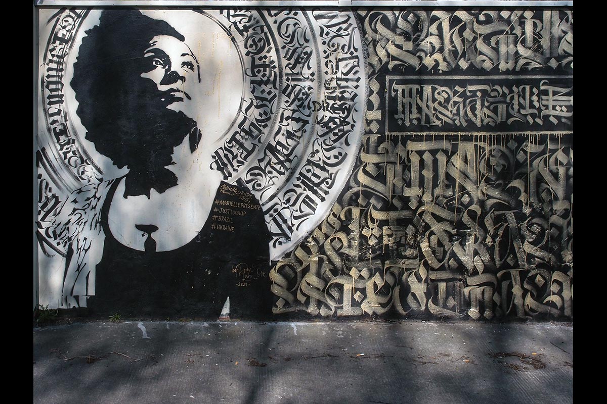 OLYMPUS DIGITAL CAMERA: 