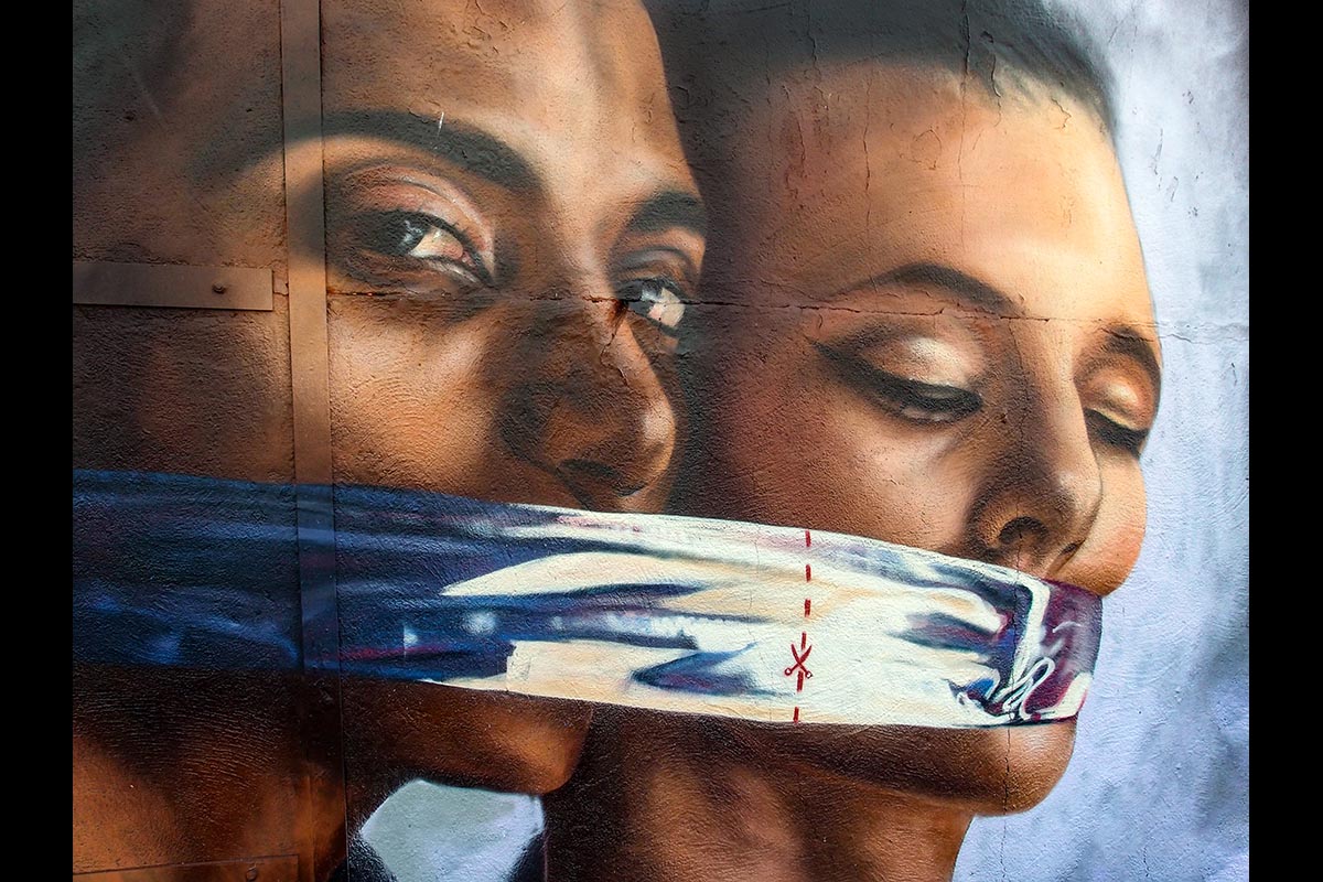 OLYMPUS DIGITAL CAMERA: 