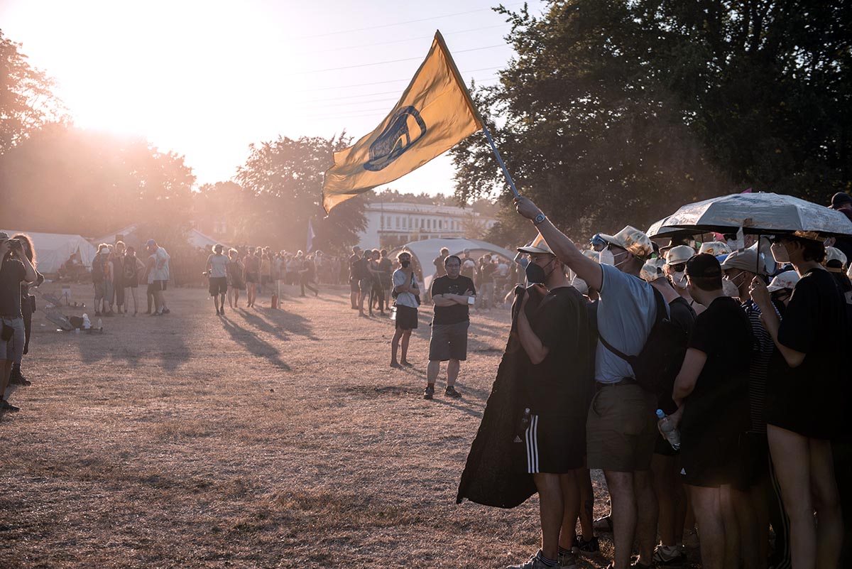 vom 09. bis 15.8.2022 findet im Volkspark Altona in Hamburg das Systemchange Camp statt. Von dort aus protestieren viele Umwelt- Klimagerechtigkeitsinitiativen gegen Kapitalismus und neokoloniale Ausbeutung und fuer Klimaschutz und -Gerechtigkeit. Unter a: Array