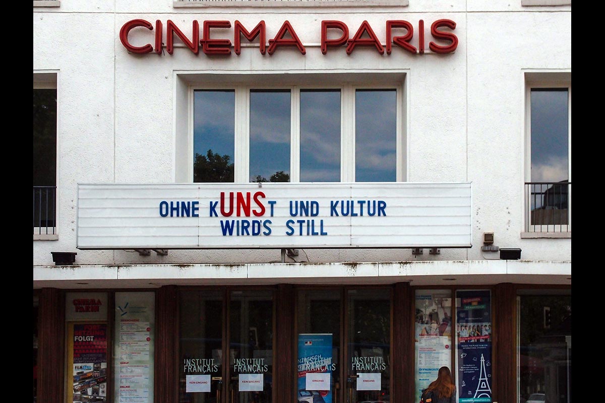 unter den Kulturschaffenden regt sich allerorts Protest: 