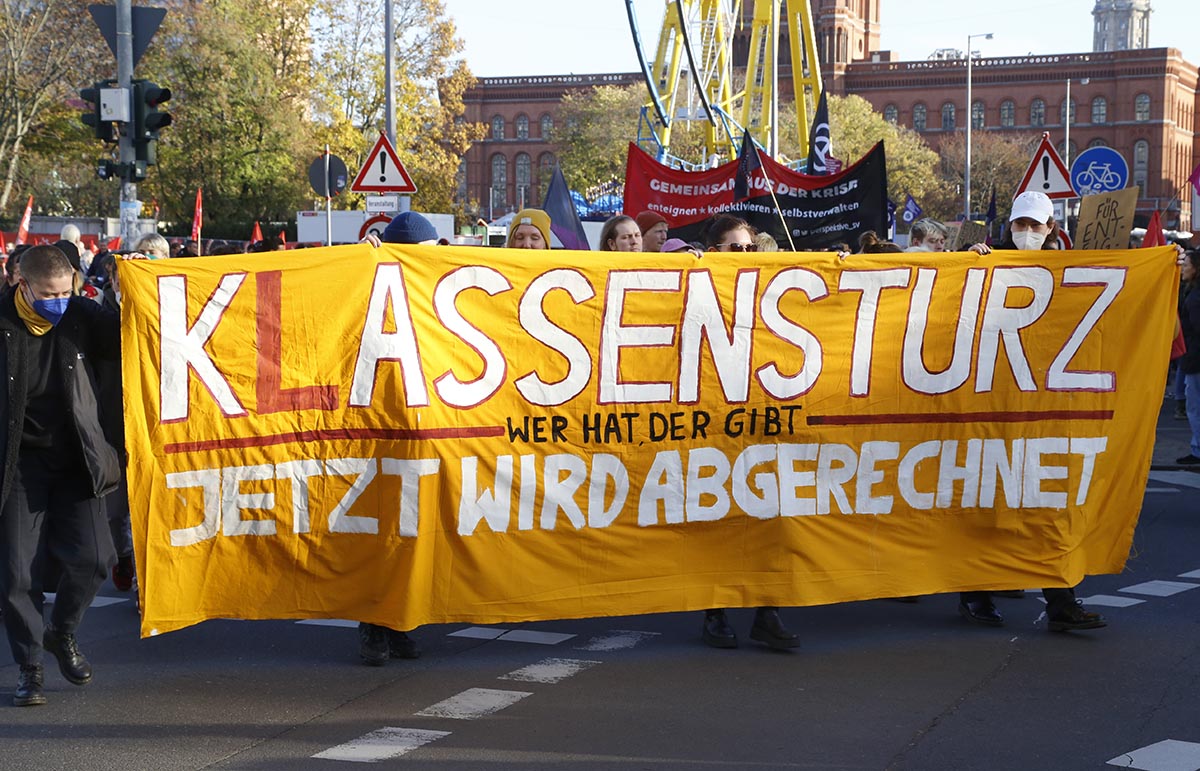 Umverteilen – Demo in Berlin: Array