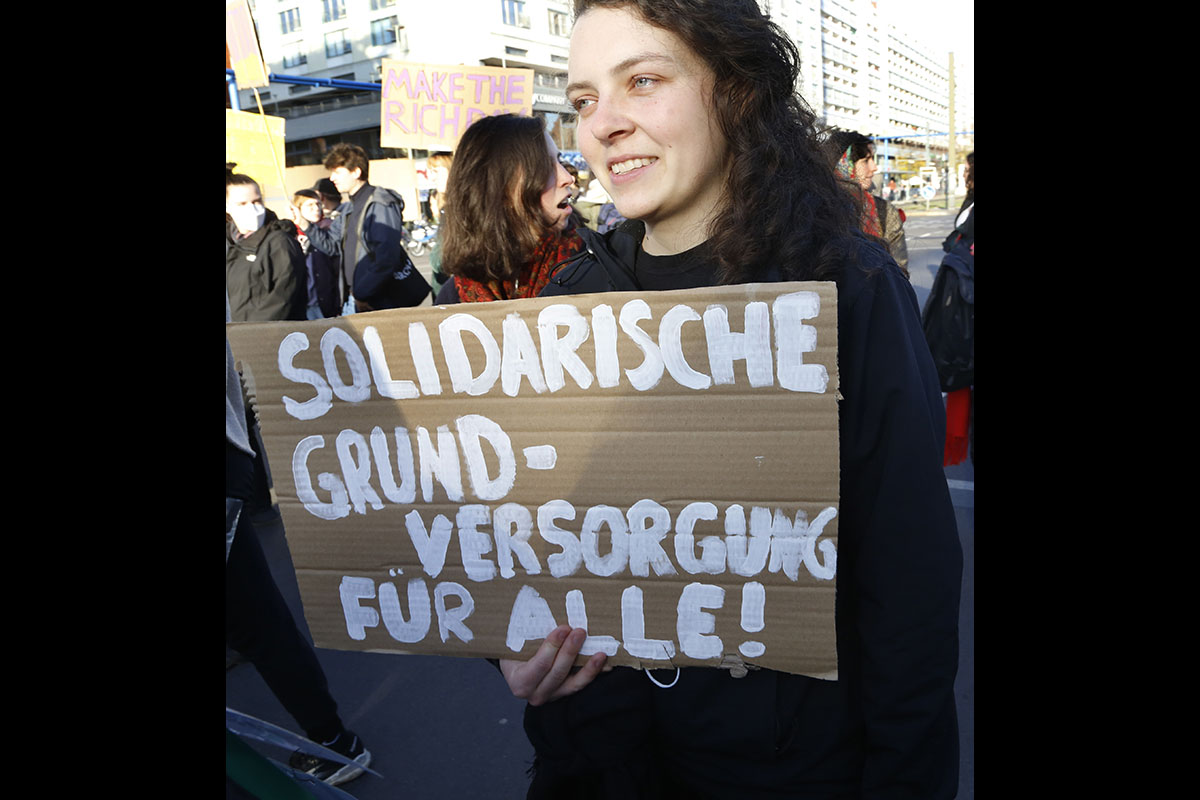 Umverteilen - Demo in Berlin: Array