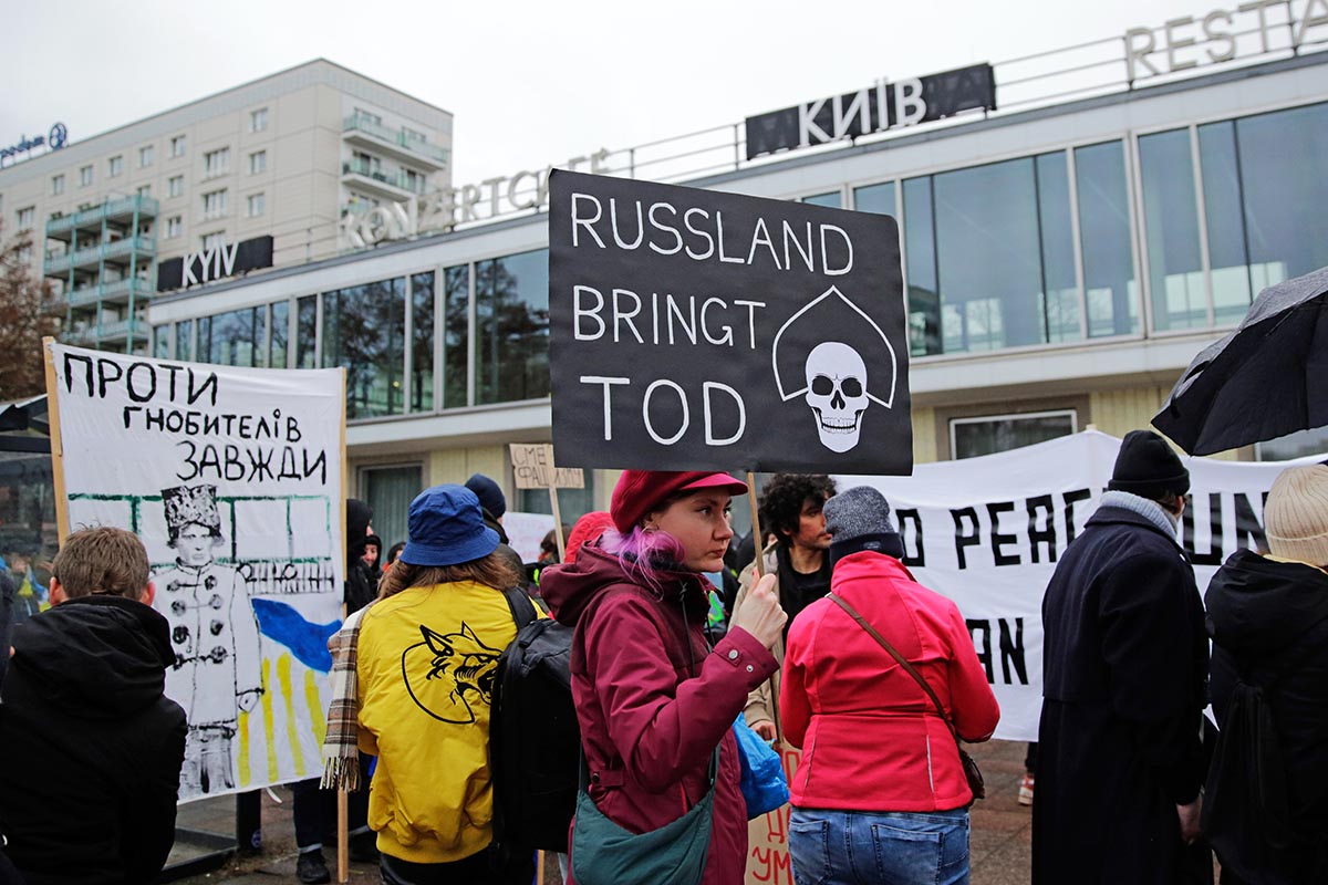 Full Scale Freedom Demo für die Freiheit der Ukraine, Berlin 24.02.2023: Array