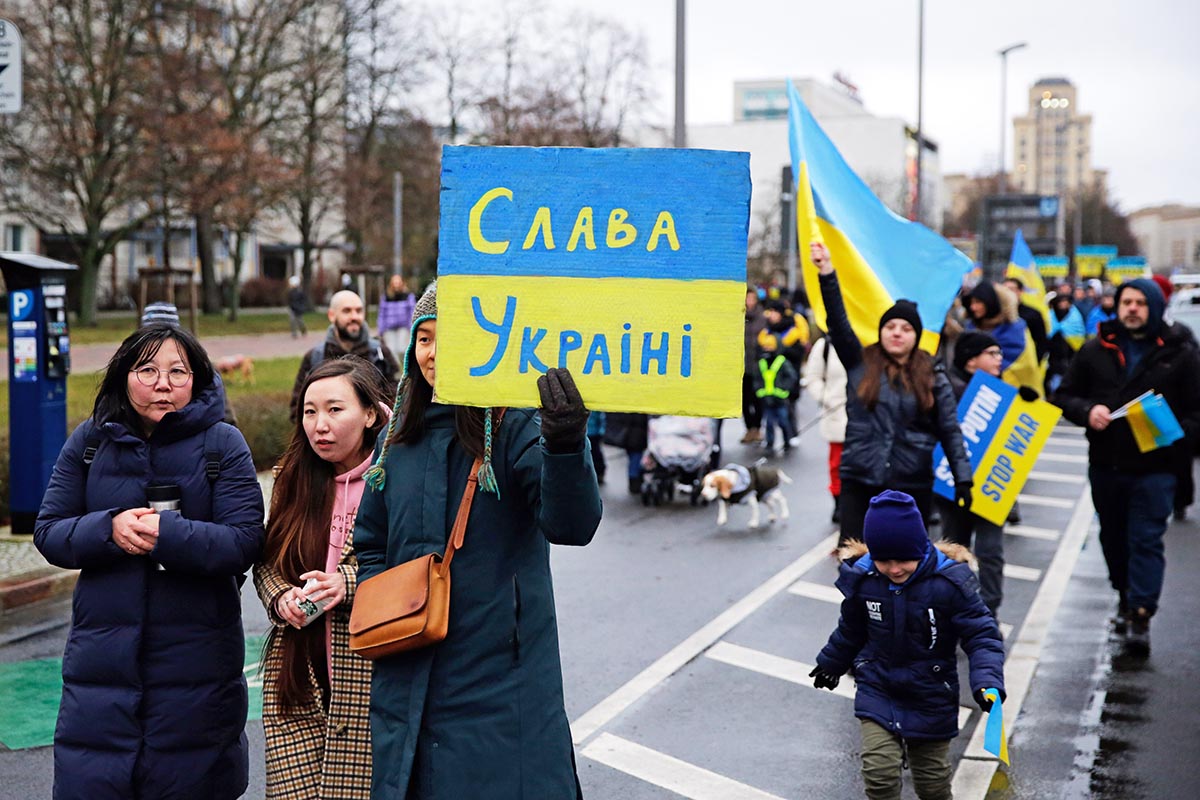 Full Scale Freedom Demo für die Freiheit der Ukraine, Berlin 24.02.2023: Array