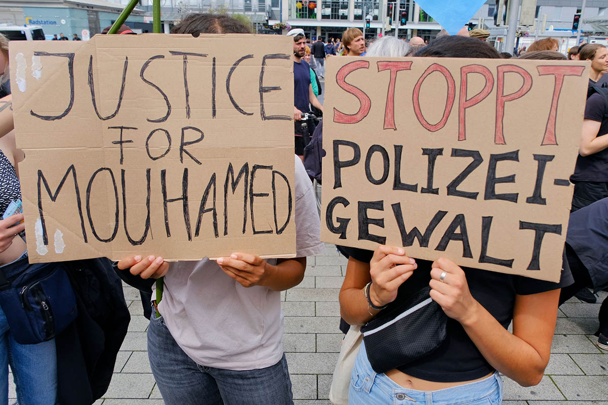 Gerechtigkeit für Mouhamed: Array