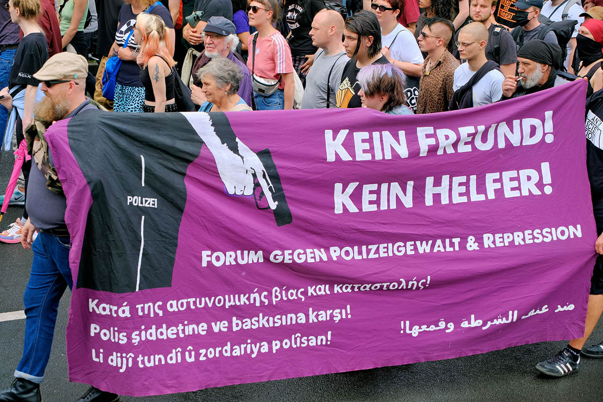 Gerechtigkeit für Mouhamed: Array