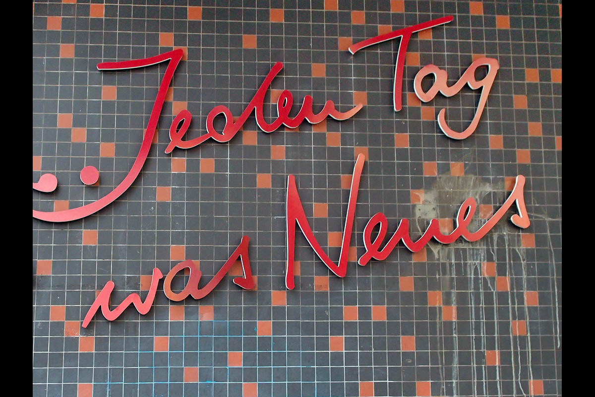 OLYMPUS DIGITAL CAMERA: 