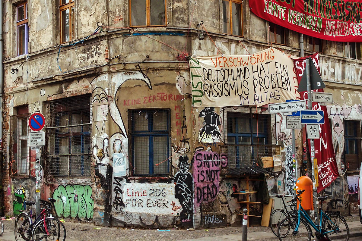 OLYMPUS DIGITAL CAMERA: 